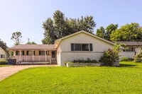 Building Photo - Darling 3 Bedroom With Hardwood Floors!