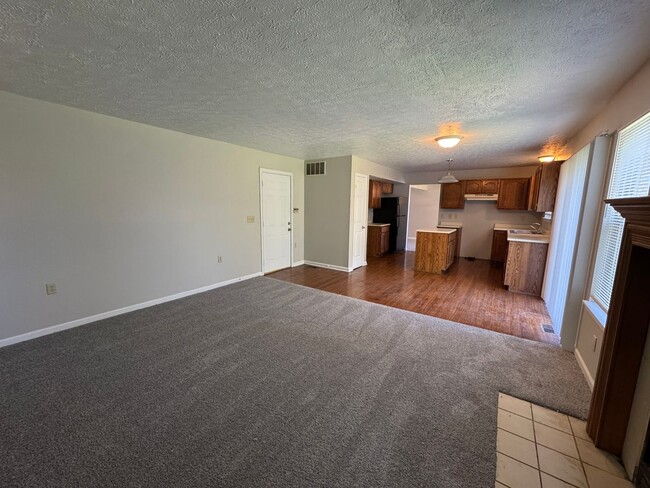 Building Photo - Eagle Creek 3 Bed 2.5 Bath