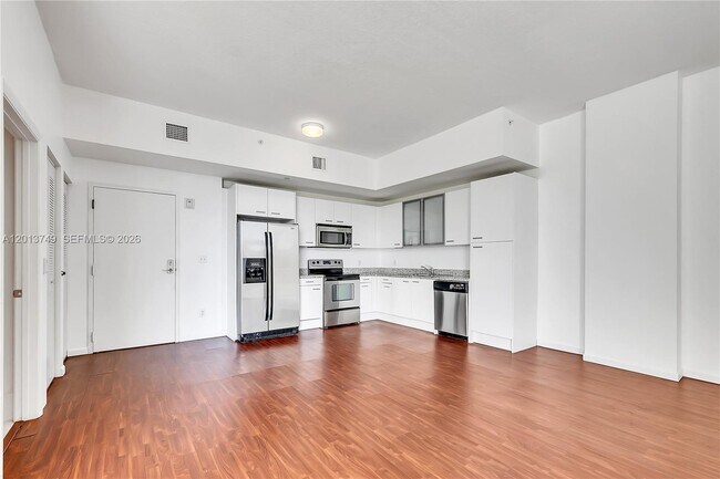 Building Photo - 1350 NW 8th Ct
