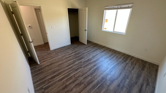 Building Photo - Coyote Run Duplexes 6000