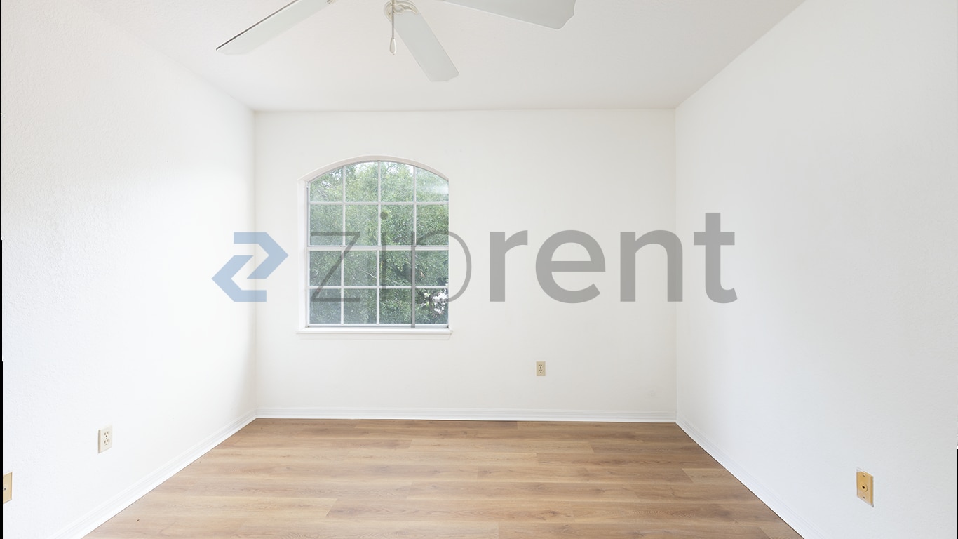 Building Photo - Unit 931