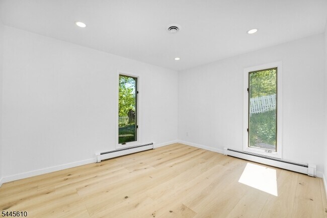 Building Photo - 306 Warrenville Rd