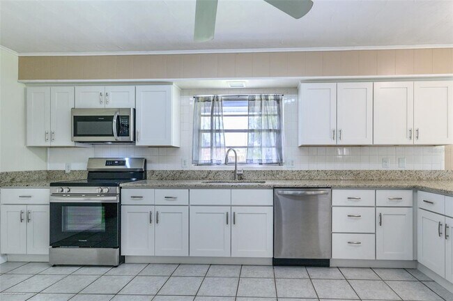 Building Photo - 1214 Ansin St