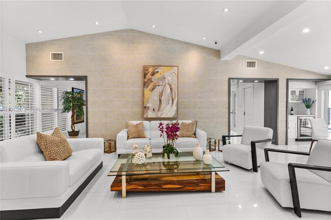 Building Photo - 1021 Matanzas Ave