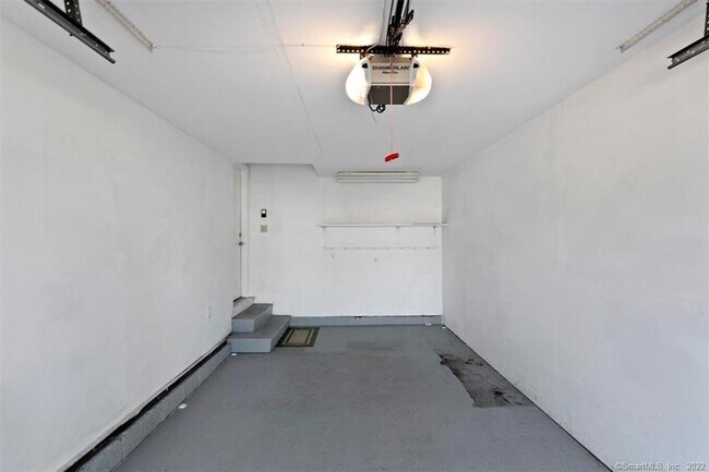 Building Photo - 675 Townsend Ave