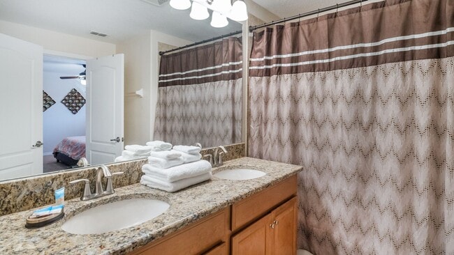Building Photo - Townhome for Rent