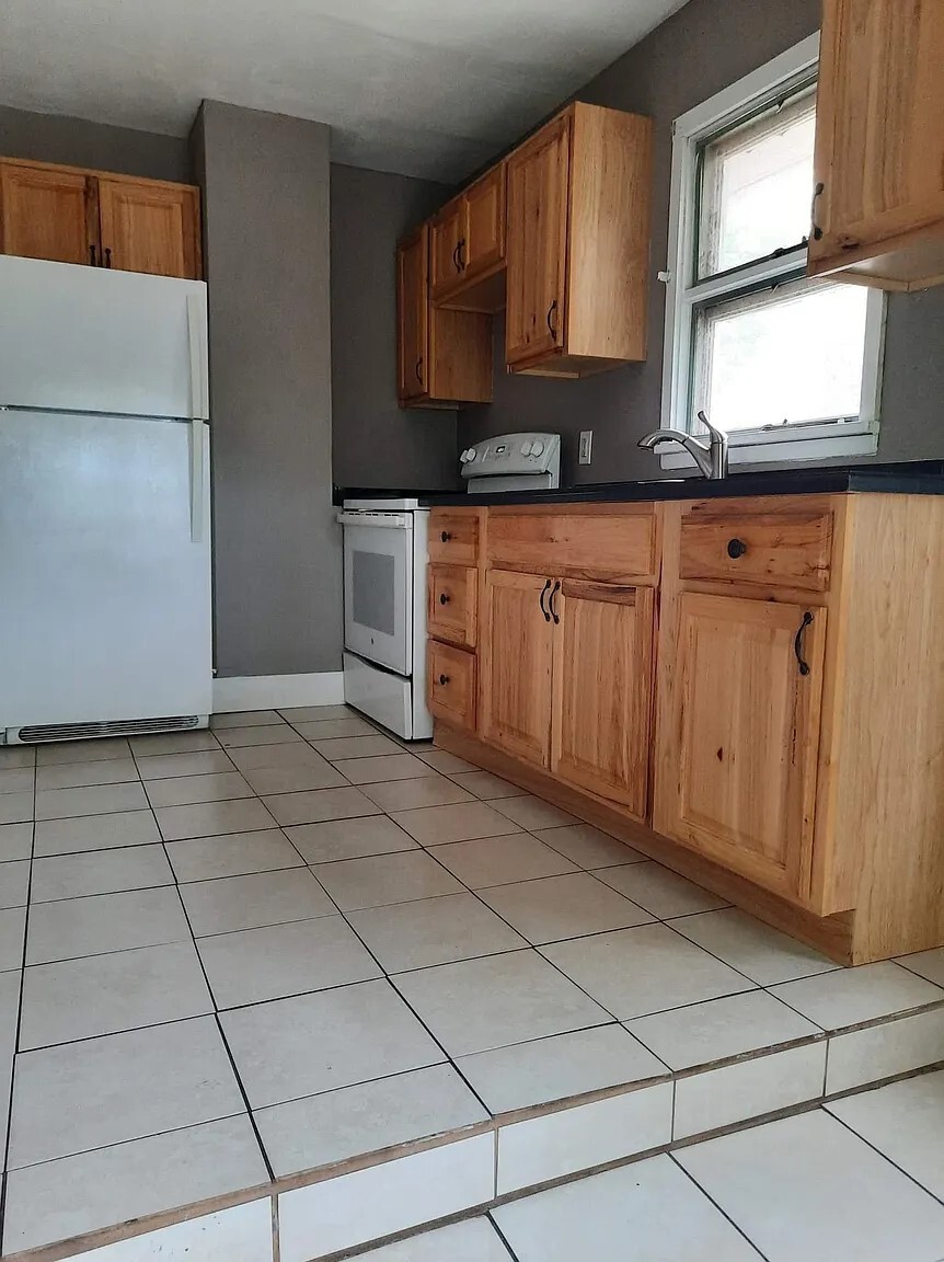 Building Photo - 37 Varden St