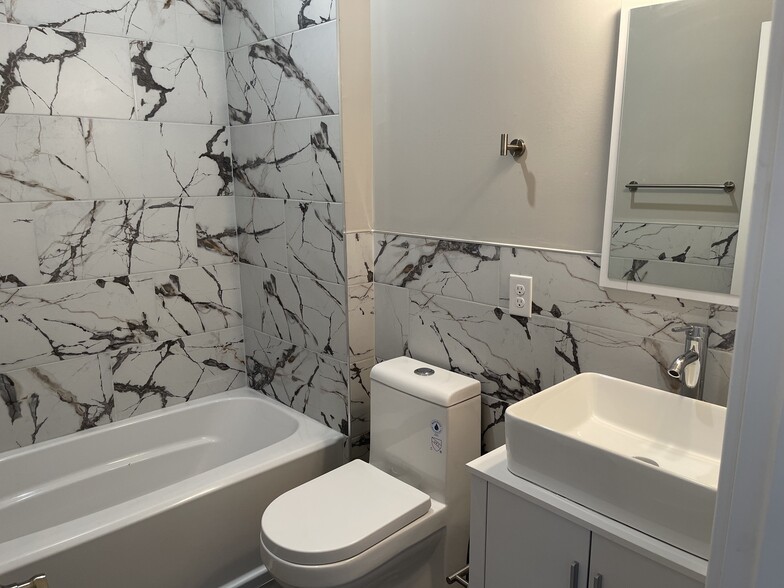 main floor bathroom 1 - 1624 W Stiles St