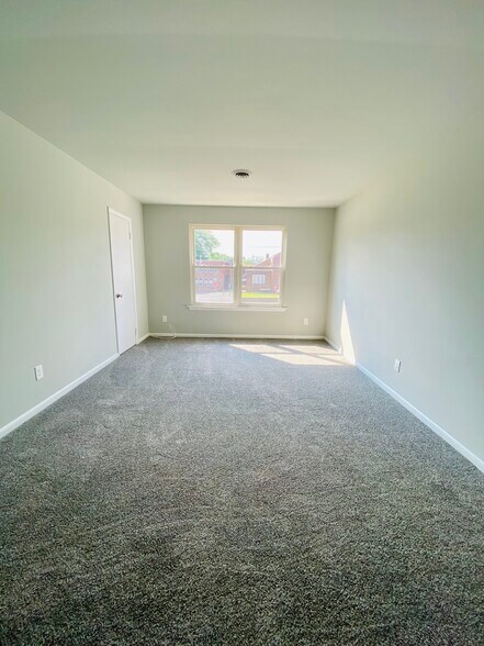 Building Photo - 204 Gateway Blvd
