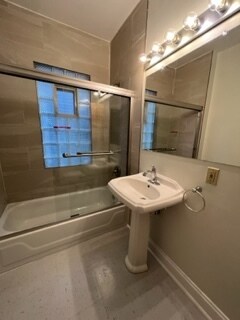 Building Photo - 822 E Auer Ave