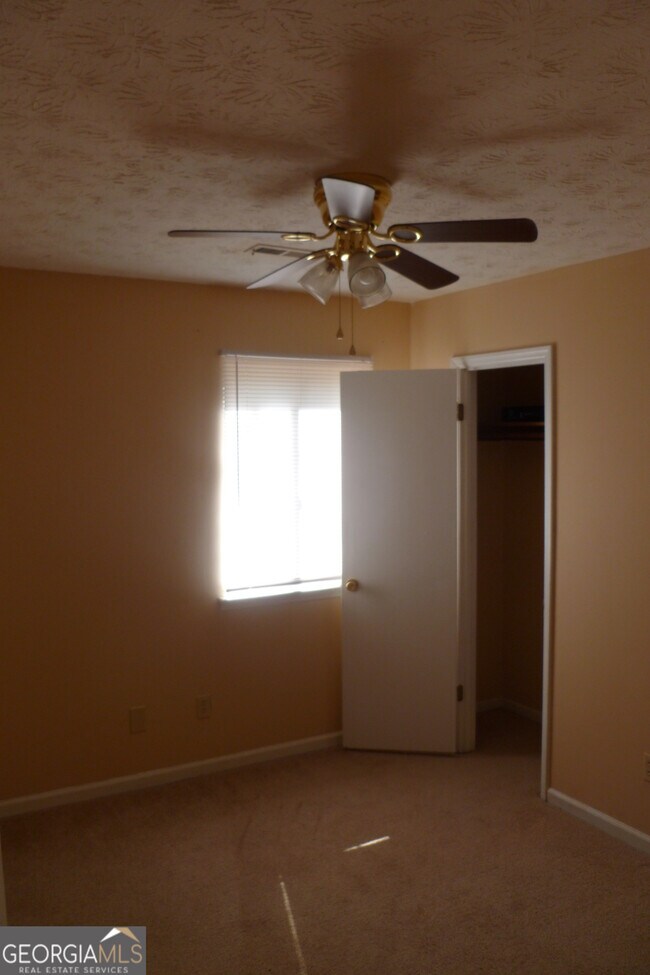 Building Photo - 6627 Bent Creek Dr
