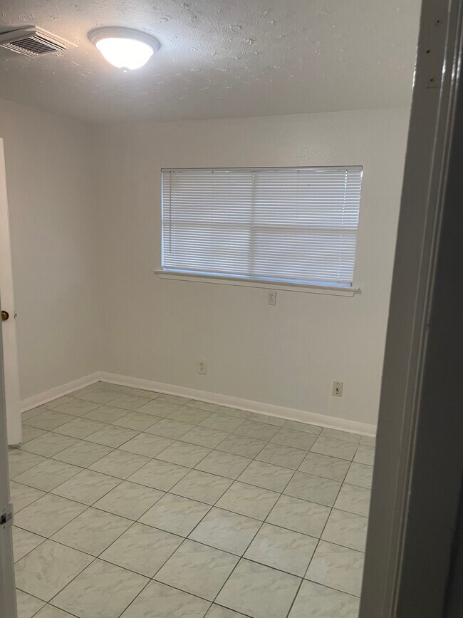 Primary bedroom - 511 Doverfield Dr
