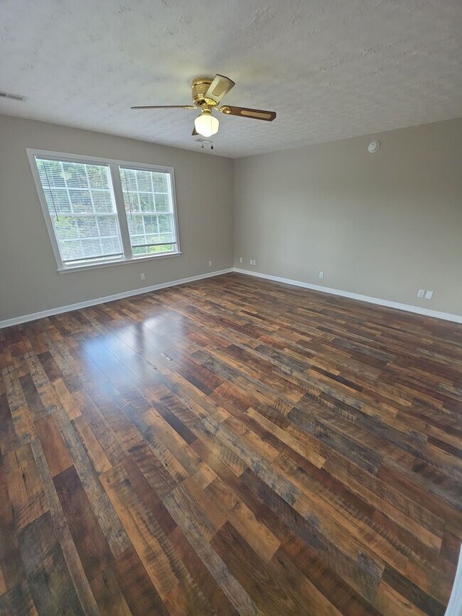 Building Photo - Spacious 4-Bedroom Home in Baxter with Large Yard, Hardwood Floors & Outdoor Shed