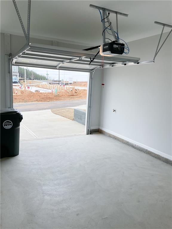 Building Photo - 479 Crown Dr