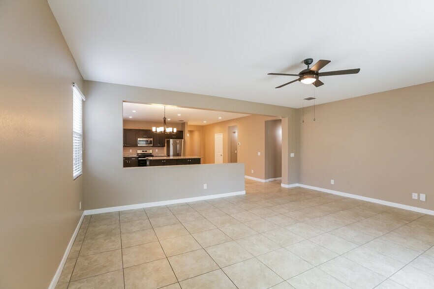 Building Photo - 17157 W Lisbon Ln