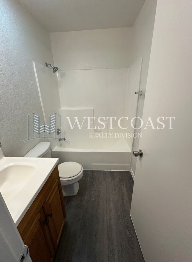 Building Photo - *** $500- OFF FIRST MONTH'S RENT *** Charming 2-Bed / 2-Bath Home in Rialto – Ideal Location & Mo...