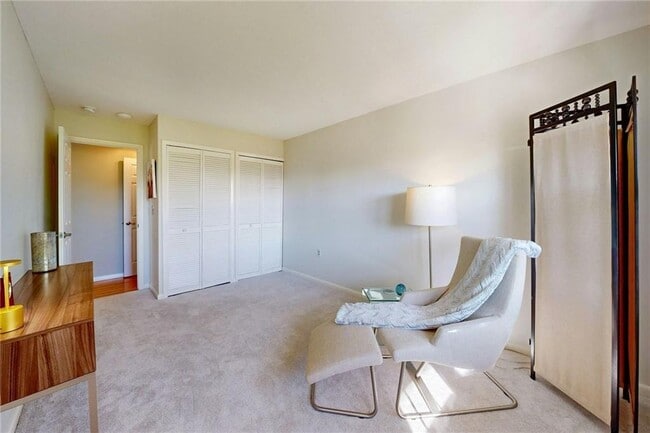 Building Photo - 43 Bullocks Point Ave