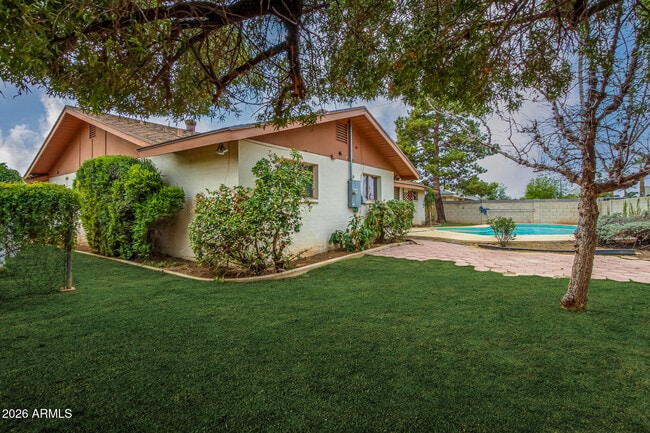 Building Photo - 1010 E Loyola Dr