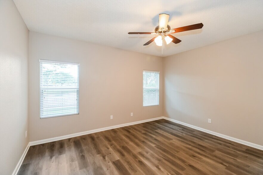 Building Photo - 2325 Creekfront Dr