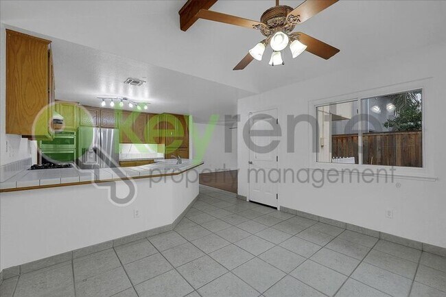 Building Photo - 1330 Kingswood Dr