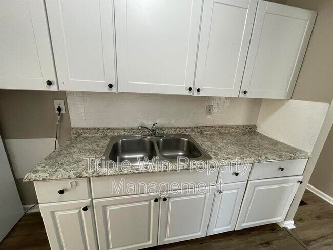 Building Photo - 360 Shepley Dr