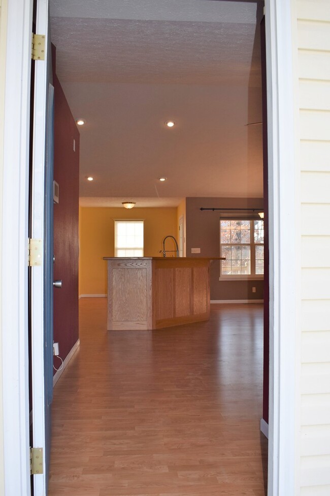 Building Photo - Beautiful spacious home in Waynesville