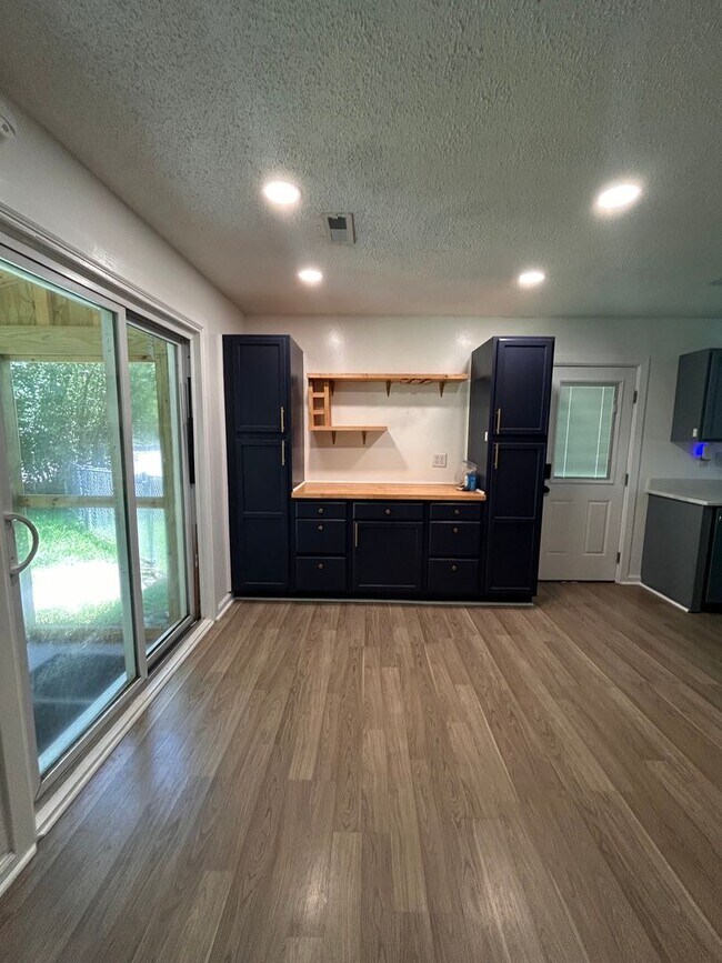 Building Photo - Beautifully Renovated 3BR Home in Summerville