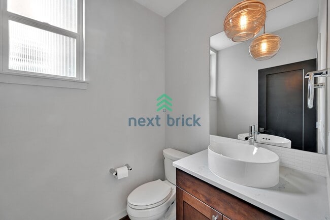 Building Photo - Sleek and Spacious Townhome with Gourmet K...