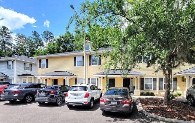 Building Photo - Chase Hollow #44