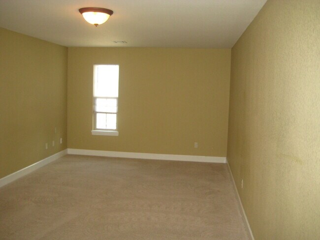 Building Photo - 15 Bluestem Ln