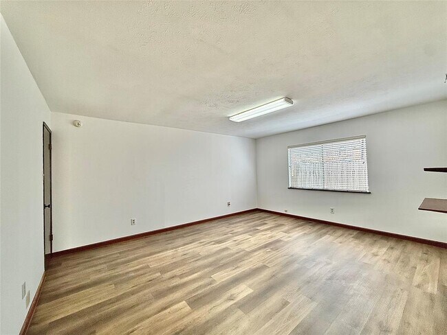 Building Photo - 7111 El Sereno Dr