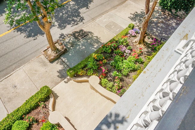 Building Photo - 6 Wentworth St