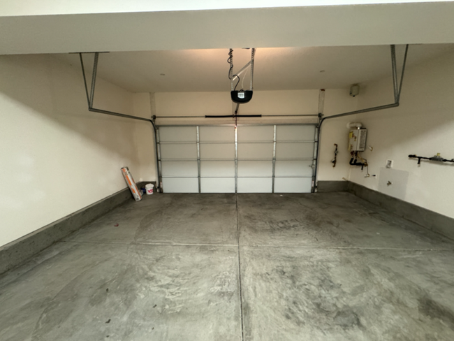 Building Photo - Luxurious 3 Bedroom 2 Bathroom Townhome in...