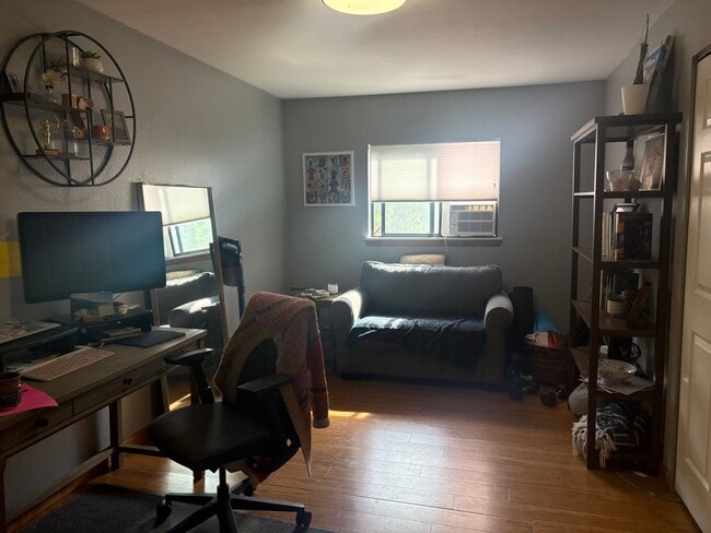 Building Photo - Bright and Sunny 2-Bedroom/2-Bathroom for ...