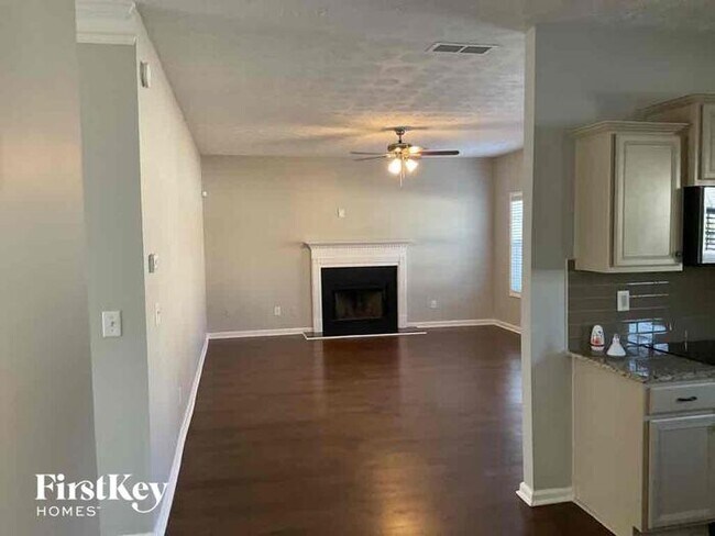 Building Photo - 221 Long Needle Dr