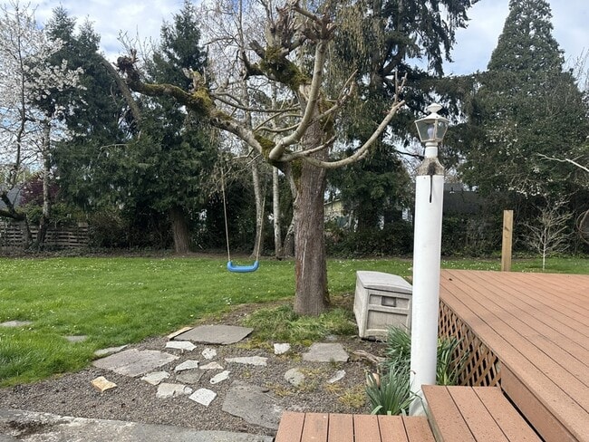 Building Photo - 795 E College St