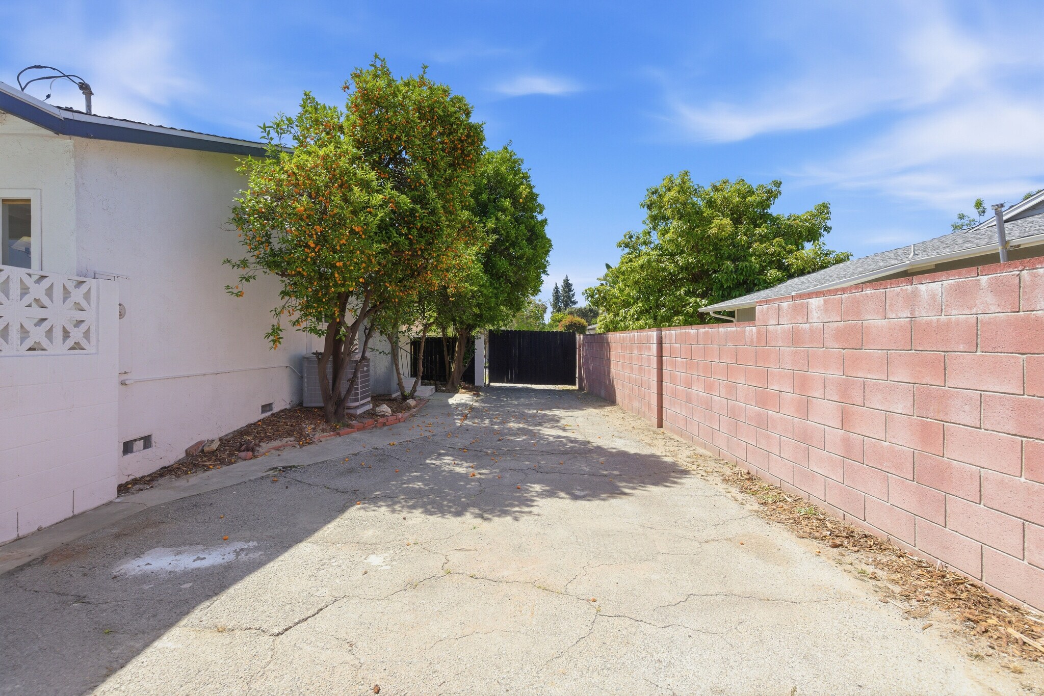 Building Photo - 16257 Los Alimos St