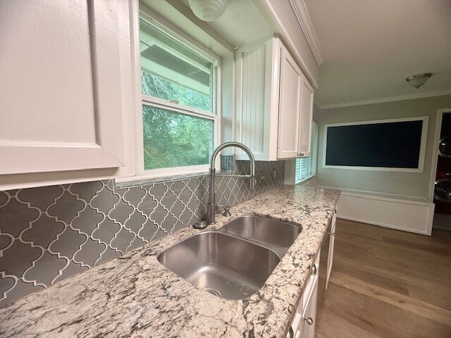 Building Photo - 5019 Oak Forest Dr