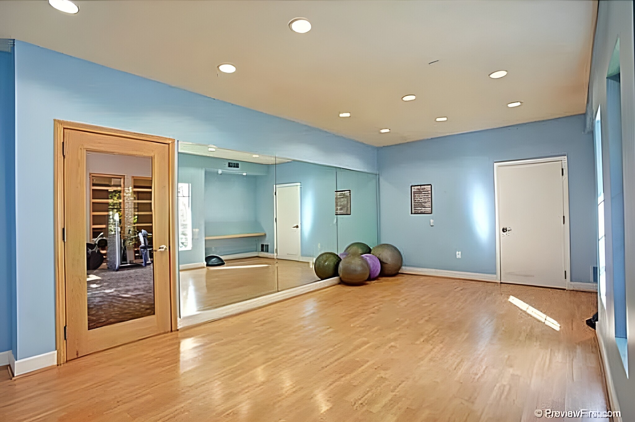 Building Photo - 3550 Lebon Dr