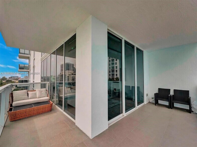 Building Photo - 600 NE 27th St