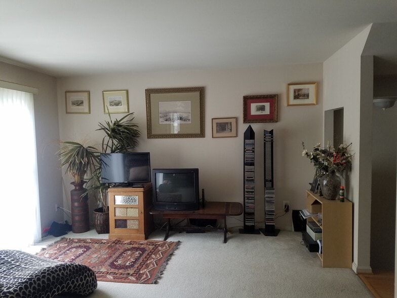 Building Photo - 1703 Blue Flint Ct