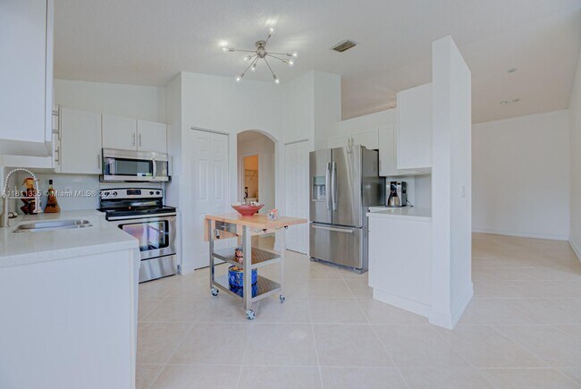 Building Photo - 14133 SW 154th Pl