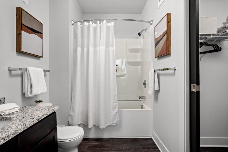 Building Photo - 8506 Westfield Blvd