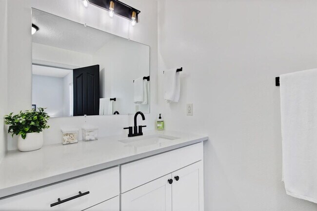 Building Photo - 4611 S Merrivale Pl