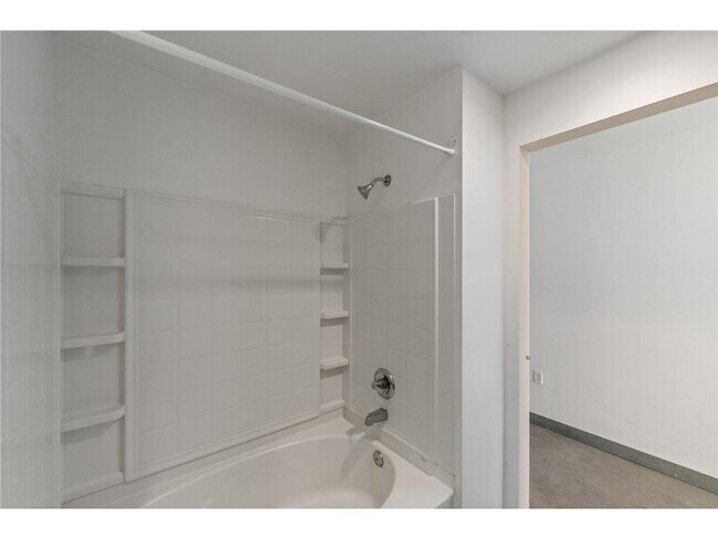 Building Photo - 700 N Washington Ave