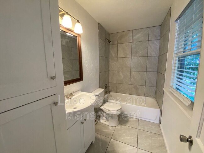 Building Photo - 119 NW 27th St