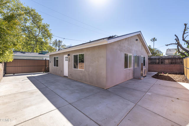 Primary Photo - 5842 Satsuma Ave