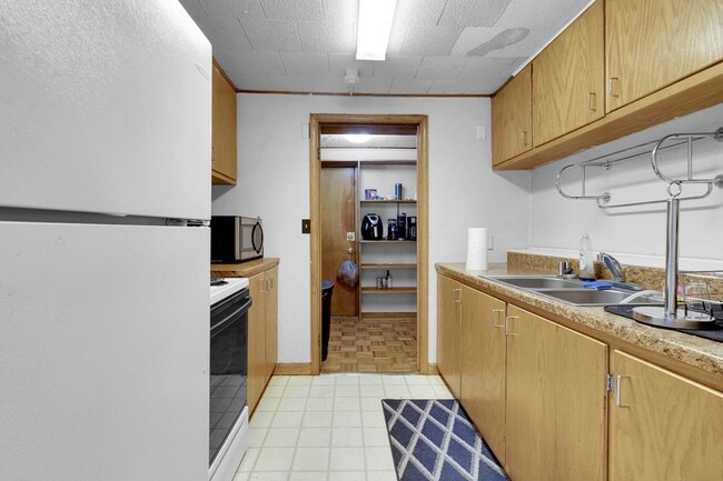 Building Photo - 344 Stewart St