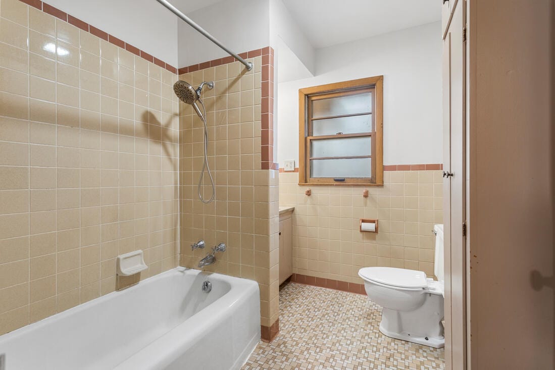 Building Photo - 1320 Alms Dr