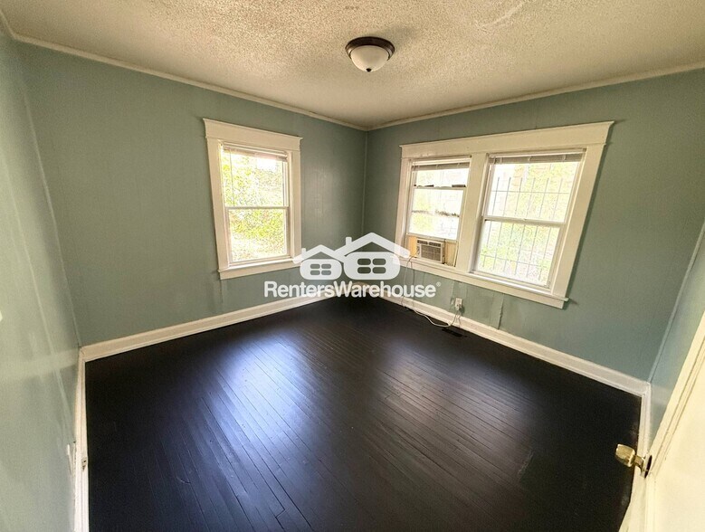 Building Photo - 1526 E 50th St